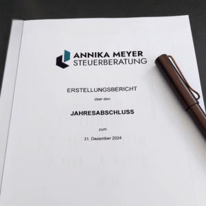 Foto eines Jahresabschlussberichts - Wir erstellen Jahresabschlüsse und Einnahmen-Überschuss-Rechnungen für Unternehmen im Großraum Lüneburg und darüber hinaus.